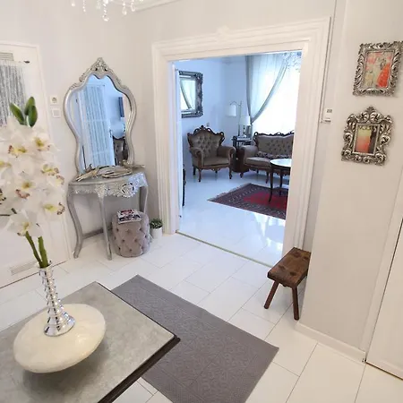 Apartment D.Five Neo-Baroque Apartment With Terrace Budapest