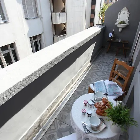 Apartment D.Five Neo-Baroque Apartment With Terrace Budapest
