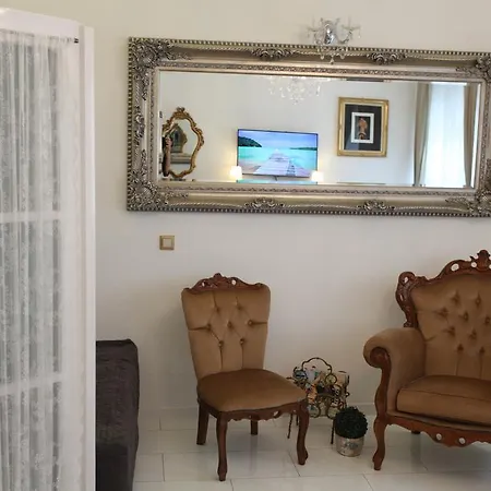 Apartment D.Five Neo-Baroque Apartment With Terrace *