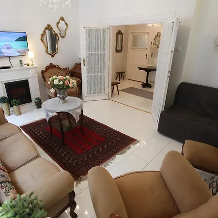 D.Five Neo-Baroque Apartment With Terrace Budapest