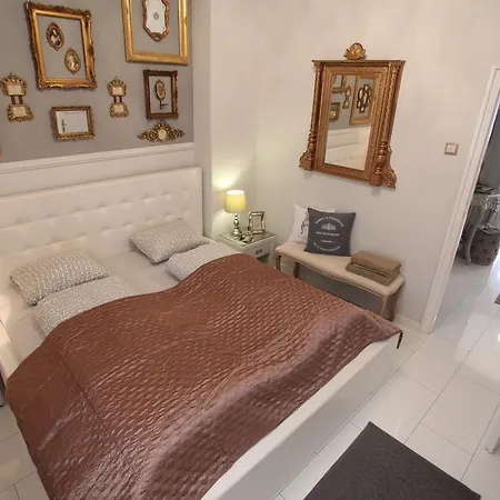 Apartment D.Five Neo-Baroque Apartment With Terrace Budapest